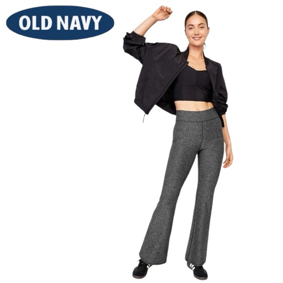 027 NWT Old Navy High-Waisted CloudComfy Flare Leggings - Picture 1 of 4